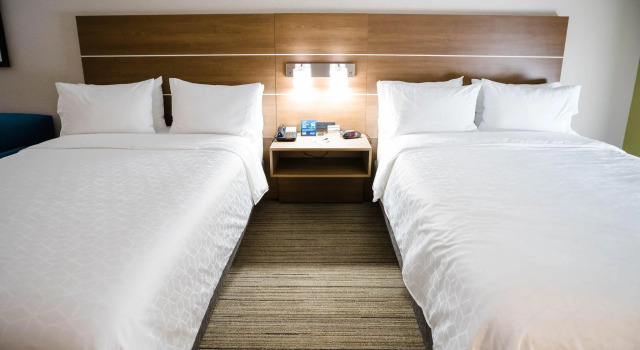 Четырёхместный люкс c 1 комнатой Holiday Inn Express & Suites Knoxville-Farragut by IHG