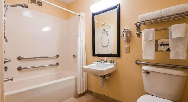 Двухместный номер Standard с балконом Best Western Muncie