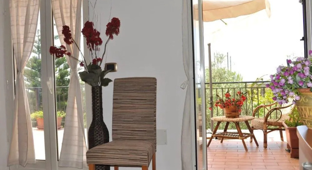 Villa Lidia, Varaa Villa Paola Calabria
