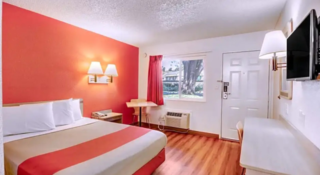 Номер Standard Motel 6-Stockton, CA - North