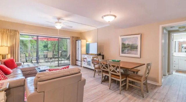 Village House 102, Sleeps 6, 2 Bedrooms, Pool