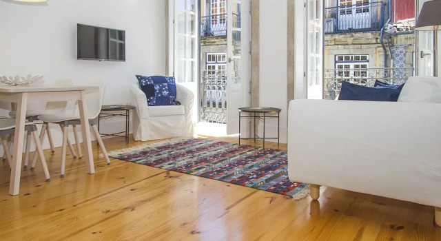Liiiving in Porto Blue Flower Apartment