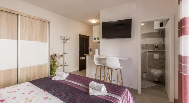 APARTMENTS Petra studio, Prenota Appartamento Hotel a Croatian Islands con parcheggio, Parcheggio
