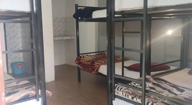 Кровать в общем номере International Youth Club - Hostel
