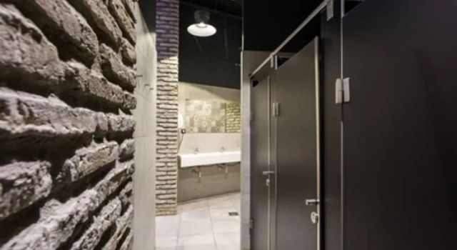 Кровать в общем номере с балконом Black Swan Hostel Sevilla