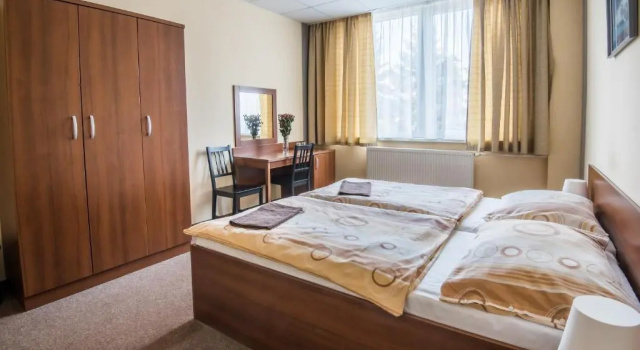 Двухместный номер Standard City Hotel B&B, reception 24 7, 800m od-from R1, free parking