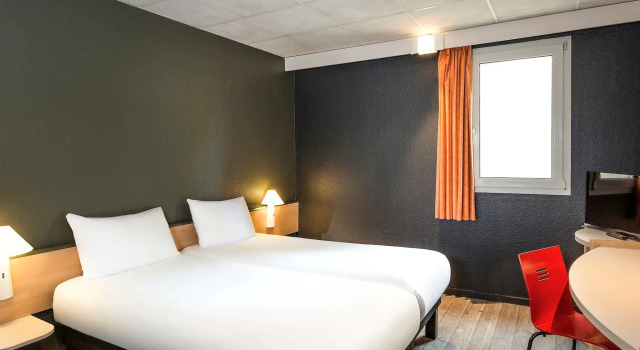 ibis Lannion Cote de Granit Rose