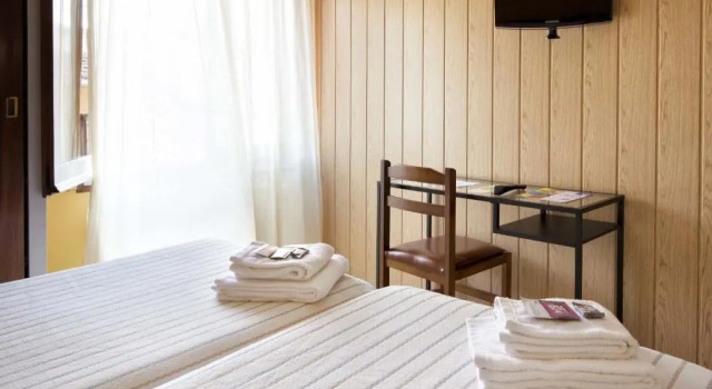 Hostal Fabrellas, Buchen Sie Hostel Hostels in Girona, Hostel
