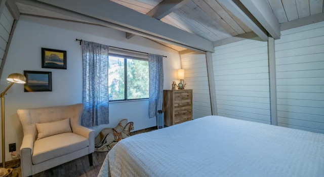 Moon View Cabin