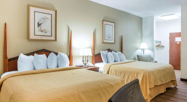 Четырёхместный номер Standard Comfort Inn & Suites Patriots Point