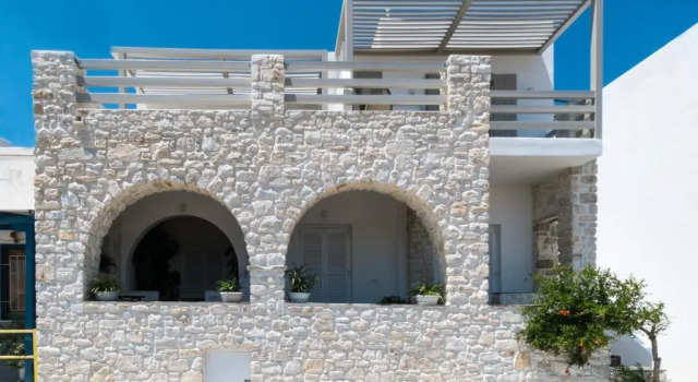 Michael Zeppos Studios, Naousa
