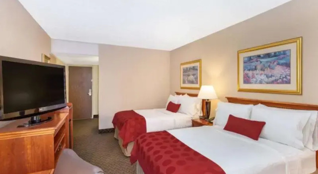 Четырёхместный номер Superior Ramada by Wyndham Midtown Grand Island