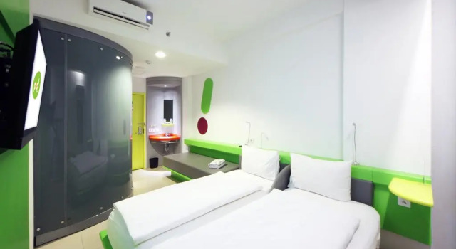 Номер Standard с красивым видом из окна POP! Hotel Tebet Jakarta