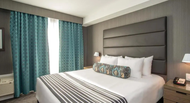 Люкс Standard Sandman Signature Ottawa Airport Hotel