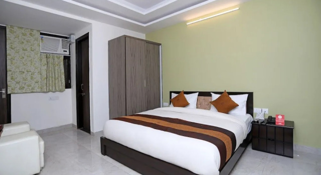 OYO 10581 Platinum Residency, Забронировать Отель Отели штата Харьяны с парковкой, Парковка