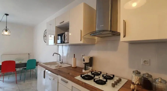 Апартаменты Цокольный этаж Chez Mamita : appartement dans quartier calme.