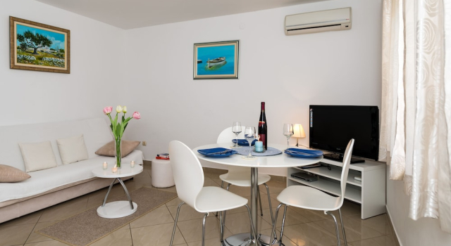 Villa Miljak, Book Villa Villaer i Strožanac, Villa