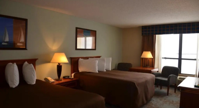Четырёхместный номер Standard с видом на озеро Tawas Bay Beach Resort & Conference Center