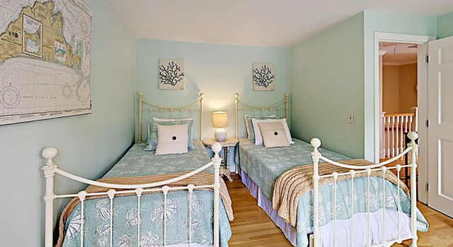 Designer Beach ; Steps To Ocean 3 Bedroom Home, Забронировать Дом для отпуска Хайаннис Полуостров Кейп-Код