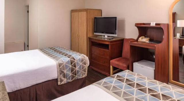 Laurel Inn & Conference Center, Забронировать Мотель Отели Салинас с парковкой, Парковка