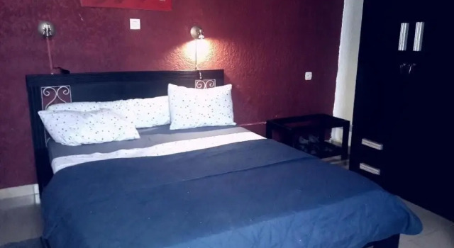 Har Tourisme 1, Boek Hotel Hotels in Abidjan met parkeren, Parkeren