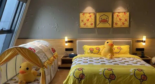 Семейный тент с панорамным видом Golden Leaf V-Continent Hotel