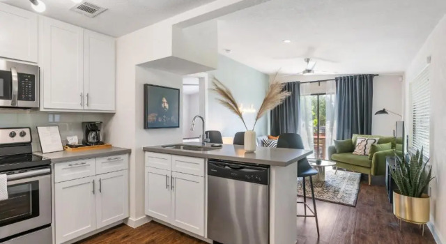 Апартаменты с балконом Abode Houston - Norfolk