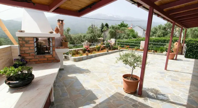 Коттедж Aoria Traditional House With Stuning Mountain View