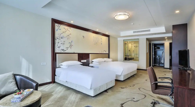 Трёхместный семейный номер Standard с видом на город SSAW Boutique Hotel Tonglu World Trade