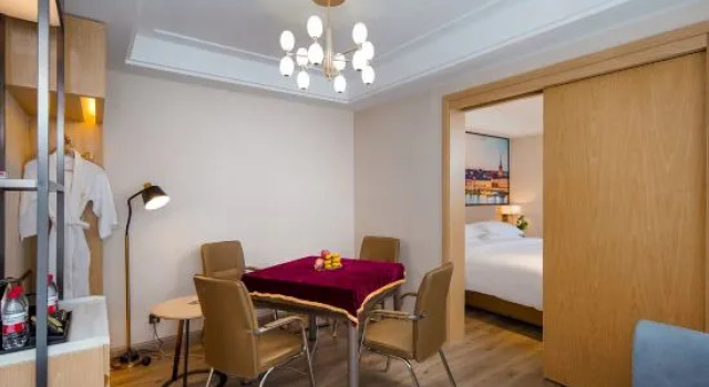 Люкс Vienna International Hotel (Kunming Expo Park Hongqiao Metro Station)