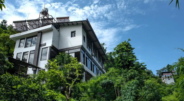 Haut Monde Hill Stream Resort, Rezerwuj Ośrodek wypoczynkowy Hotele w Uttarakhand z basenem, Basen