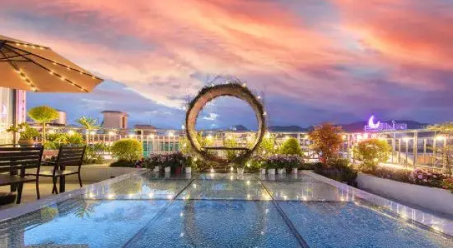 Chun Sheng Ju, Prenota Hotel Hotel a Lijiang con parcheggio, Parcheggio
