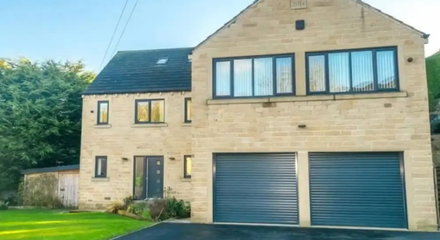 12 Guests - Hot Tub - Free Parking in Huddersfield, Varaa Lomakoti Mökit kohteessa Merseyside, Mökki