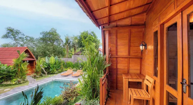 Двухместный номер Deluxe с видом на бассейн Puri Arsa Bali
