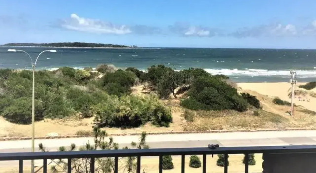 Frente a la Mejor Playa de Punta del Este, Забронировать Отель Отели и гостиницы Пунта-дель-Эсте, рядом с Cantegril Hospital, Отель