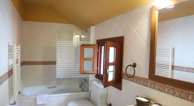 Люкс с балконом и с красивым видом из окна Casa de Aldea La Pumariega