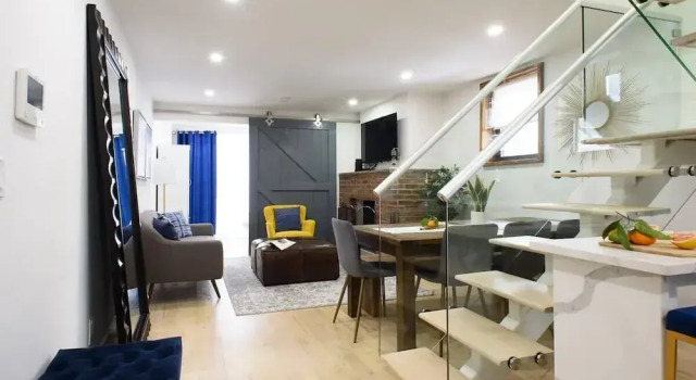 Апартаменты Deluxe с 3 комнатами 244 East Apartments