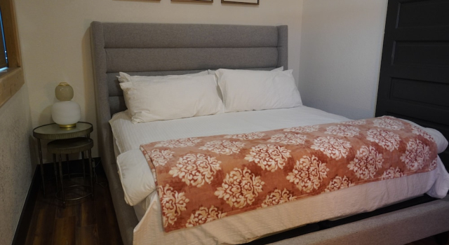 Двухместный люкс Premier с балконом Brick Street Hotel