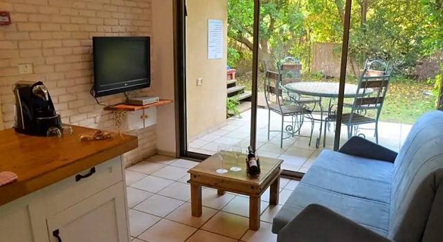 Villa Vitrage, Đặt Khu nghỉ dưỡng Khách sạn ở North District Israel có chỗ đỗ xe, Bãi đậu xe