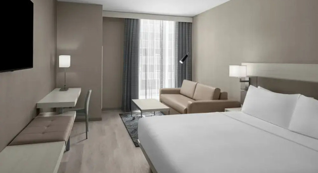 Номер Standard AC Hotel St. Louis Clayton