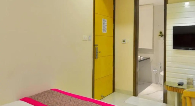 Номер Standard Aman Continental With Restaurant - 5Mins from Connaught Place ,Railway Station & Metro