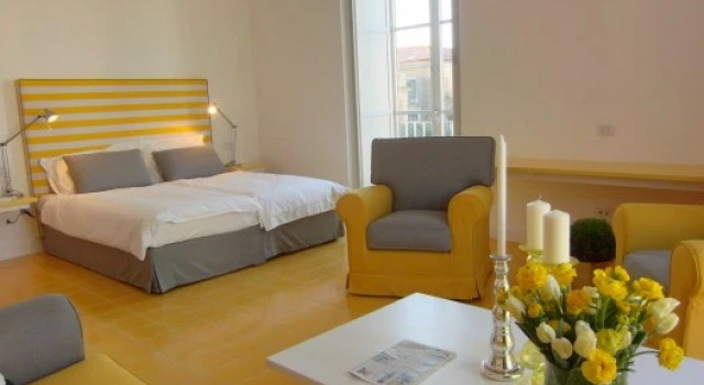 Кровать в общем номере Palazzo Jannuzzi Relais