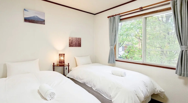 Кровать в общем номере Chalet Strickland