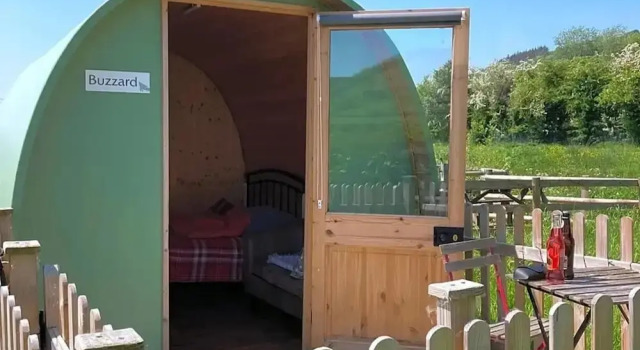 Green Dragon and Kitchen Pod - Sleeps 2 & Parking, Rezervați Casă de vacanță Trewern Glamorgan