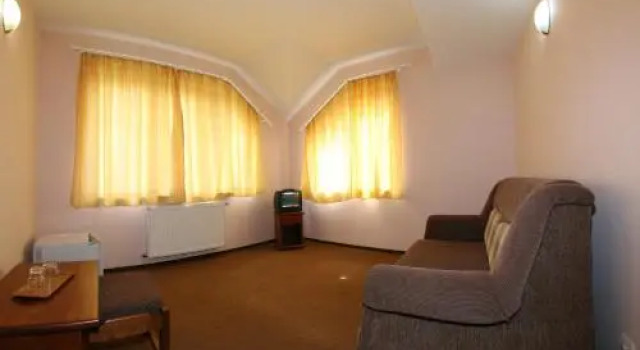 Pensiune Montana, Rezerwuj Hotel Curtea De Arges 