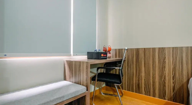 Номер Standard Comfortable Pool View Studio Room at Gateway Park LRT City Jatibening Apartment By Travelio