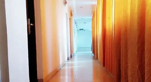 Jinhui Business Hotel, Prenota Hotel Hotel a Wuzhou con parcheggio, Parcheggio