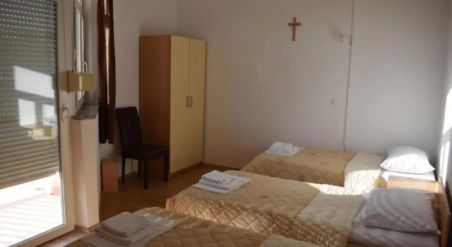 Трёхместный номер Standard с балконом Guest House Regina Mundi