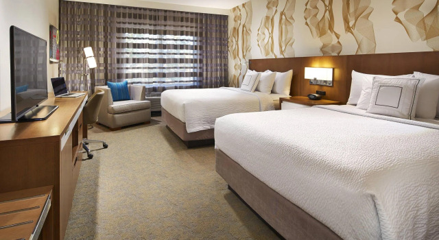 Четырёхместный номер Standard Courtyard by Marriott Sunnyvale Silicon Valley