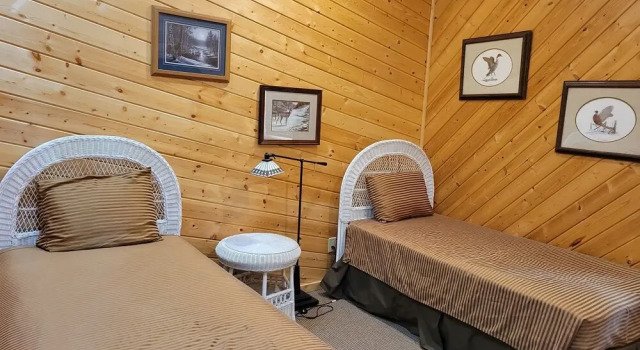 Dog-Friendly The Lodge Home in Quiet Location by RedAwning, Book Feriehus Sommerhuse i Cable, Hytte